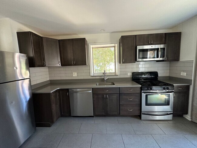 Foto del edificio - 918 Simpson St