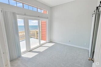 Building Photo - 7820 Seawall Blvd