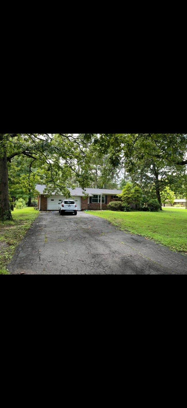 Building Photo - 387 Rogers Dr