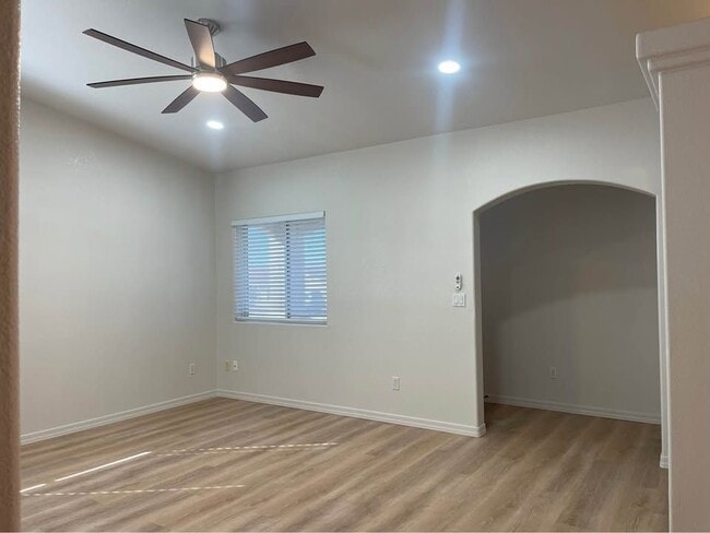 Building Photo - 3320 Tomahawk Dr