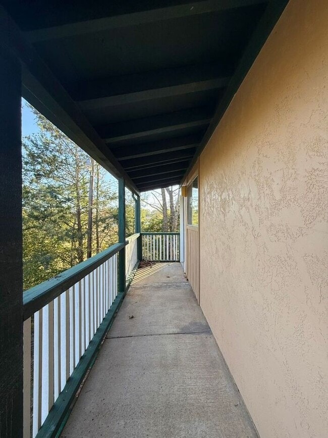 Building Photo - Tour Today! Studio Apartment in East Tyler! 1/2 Off First Full Months Rent!