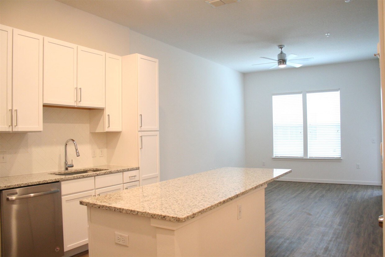 Primary Photo - 106 Lake Ave