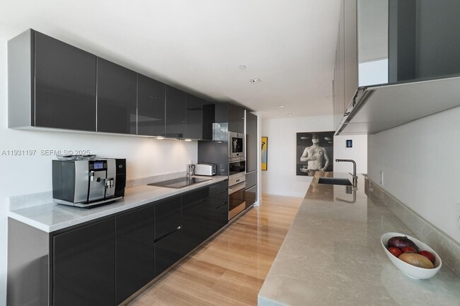 Building Photo - 1451 Brickell Ave