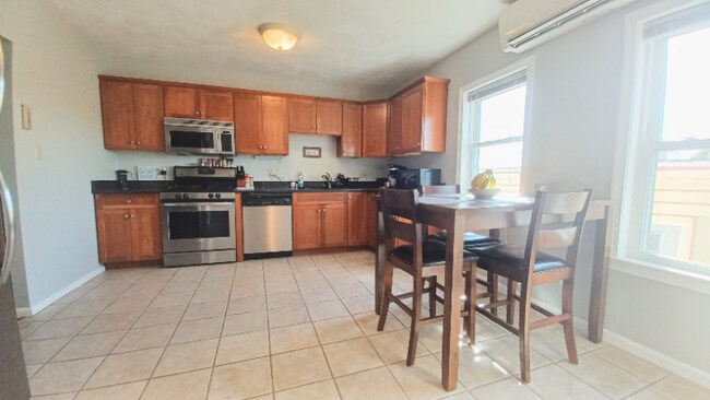 Building Photo - 60 Montvale St