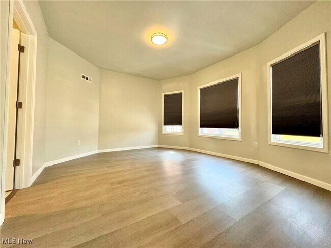 Foto del edificio - 11001 Ashbury Ave