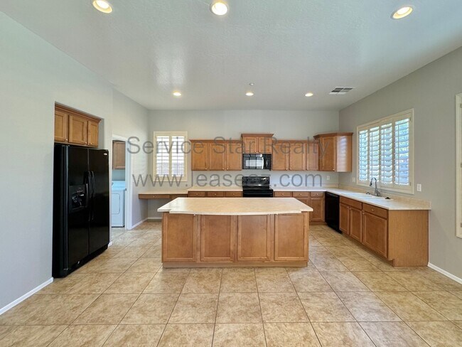 Building Photo - 12154 W Lone Tree Trail