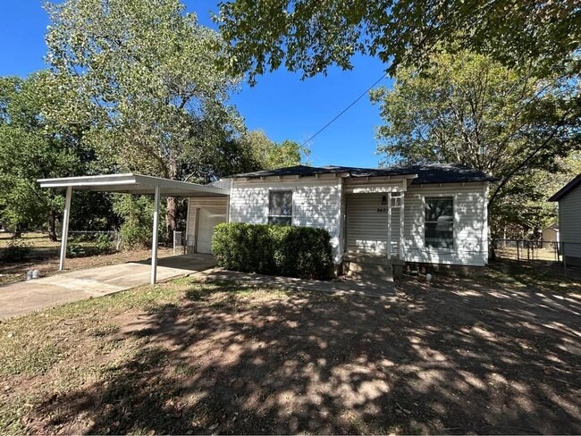 Foto del edificio - 8403 Tackett St