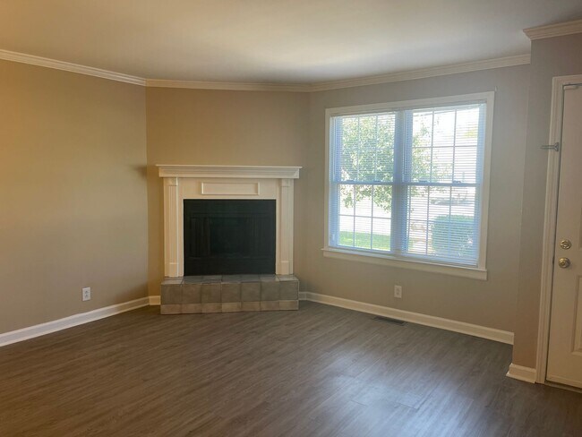 Building Photo - Donelson/Opry Mills/Briley Prkwy Town home...