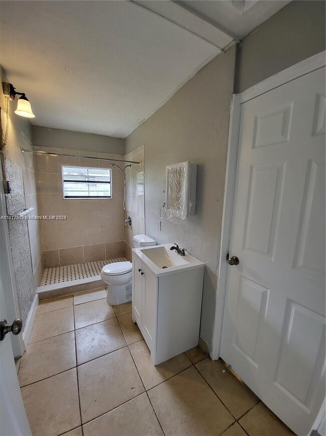 Building Photo - 4419 NW 17th Ave