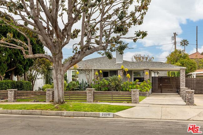 Foto del edificio - 2675 Greenfield Ave