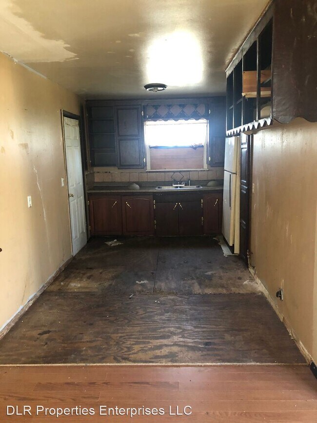 Building Photo - 3 br, 1 bath House - 611 E. 50th St. N.