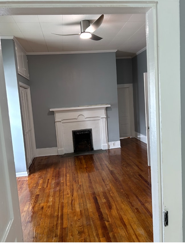 Building Photo - 404 S Green St