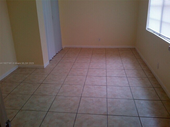 Foto del edificio - 4008 SW 23rd St