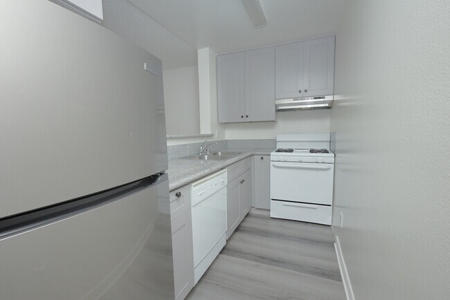 Foto del edificio - 1632 N Formosa Ave