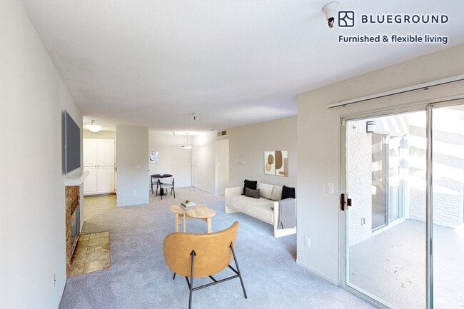Building Photo - 121 Roble Rd