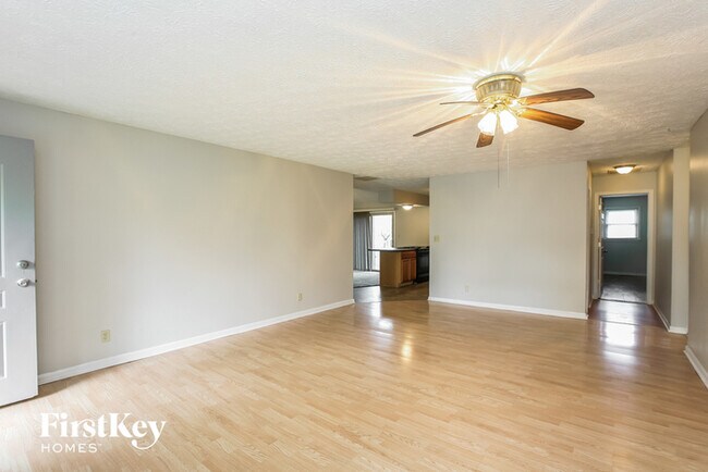 Building Photo - 10100 E 63rd St