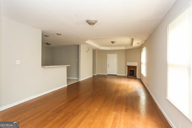 Foto del edificio - 700 S Grand Ave NW