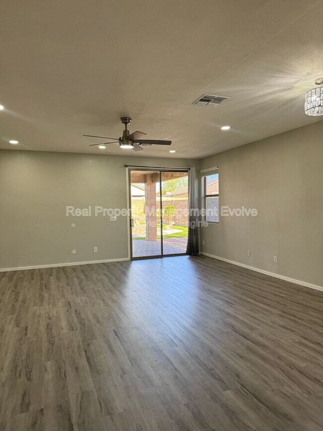 Foto del edificio - 5814 W Alice Ave