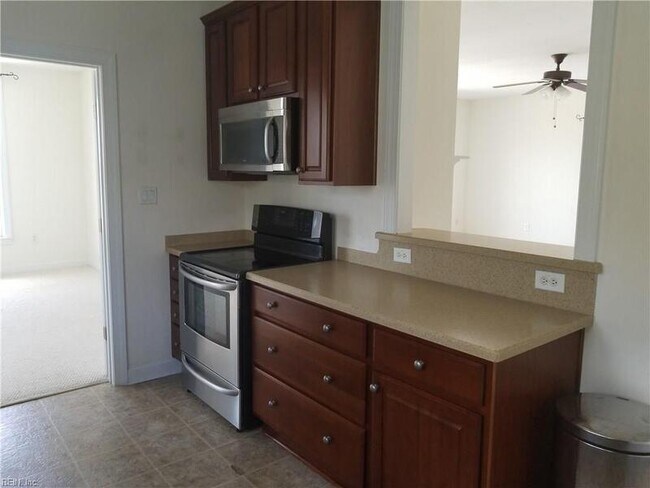 Foto del edificio - 4155 Harbor Walk Ave