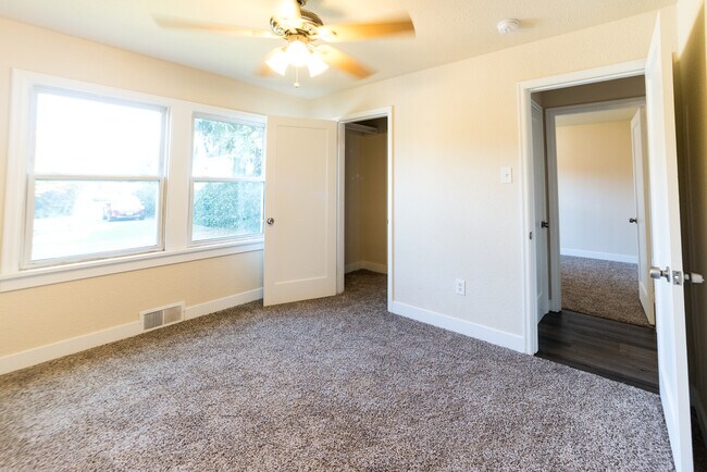 Building Photo - 919 S Sprague Ave