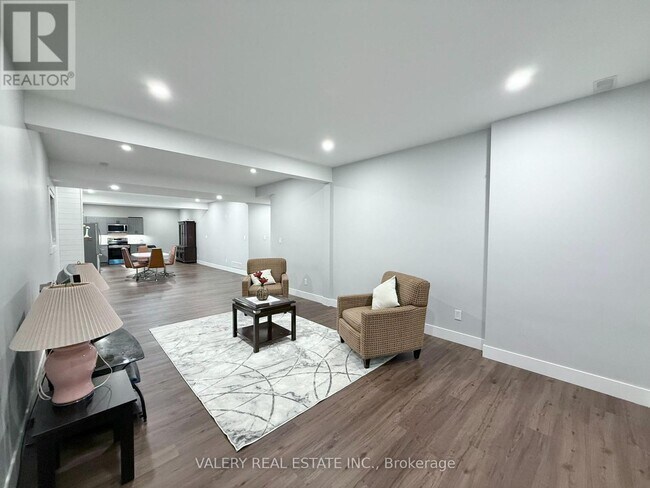 Photo du bâtiment - 1872 Longfellow Ave