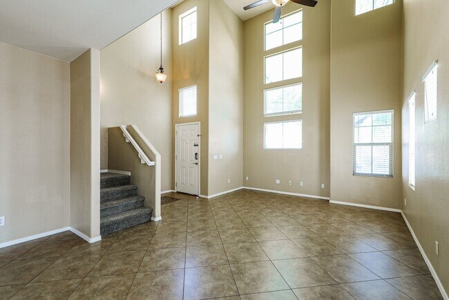 Building Photo - 120 E Calle Del Rondador