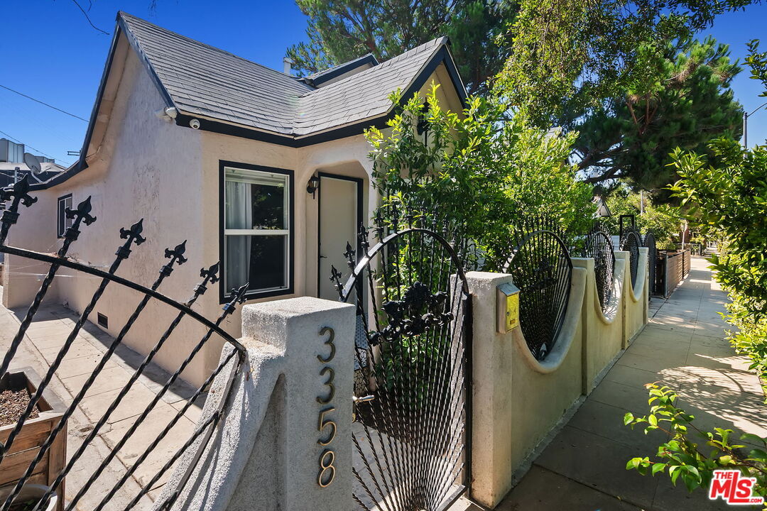 Foto principal - 3358 Silver Lake Blvd