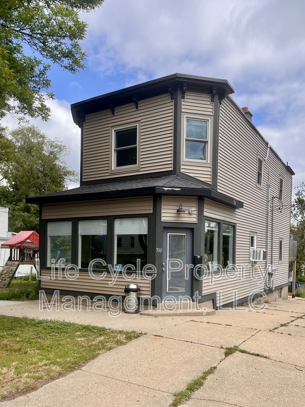 Foto principal - 700 Clancy Ave NE