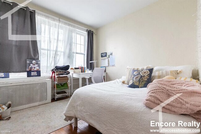 Building Photo - 2003 Commonwealth Ave