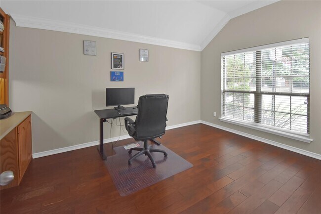 Building Photo - 1412 Kingsley Drive