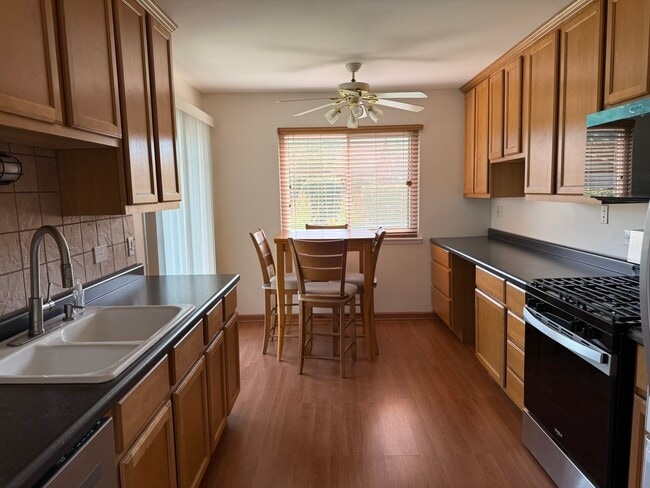 Building Photo - 324 Oak Meadow Ct