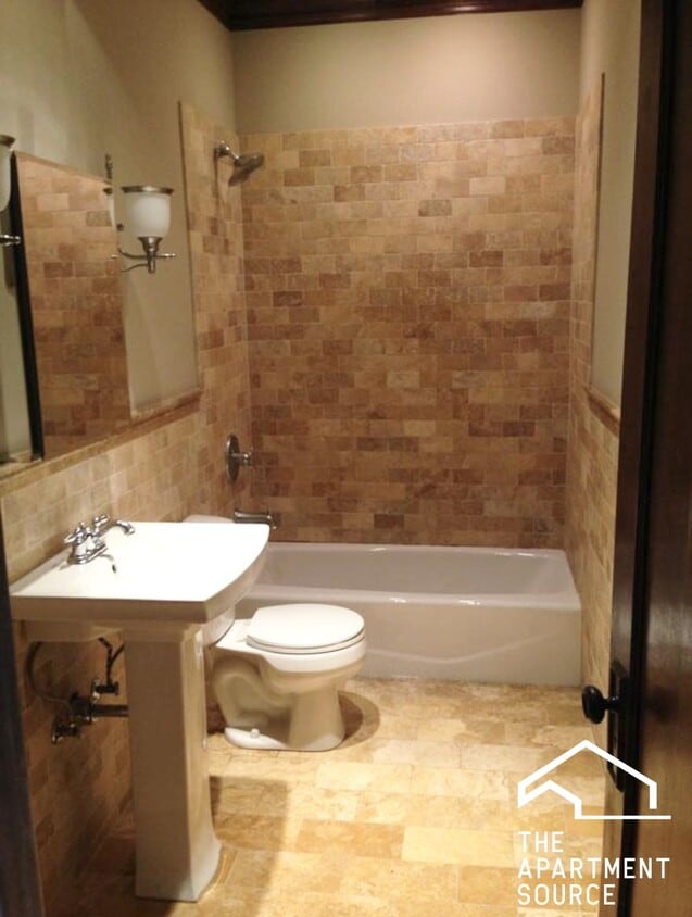 Building Photo - 3517 W Argyle St