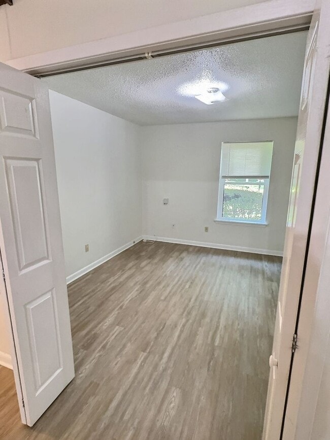 Building Photo - Charming 3-Bedroom Home in Fort Bayou Esta...