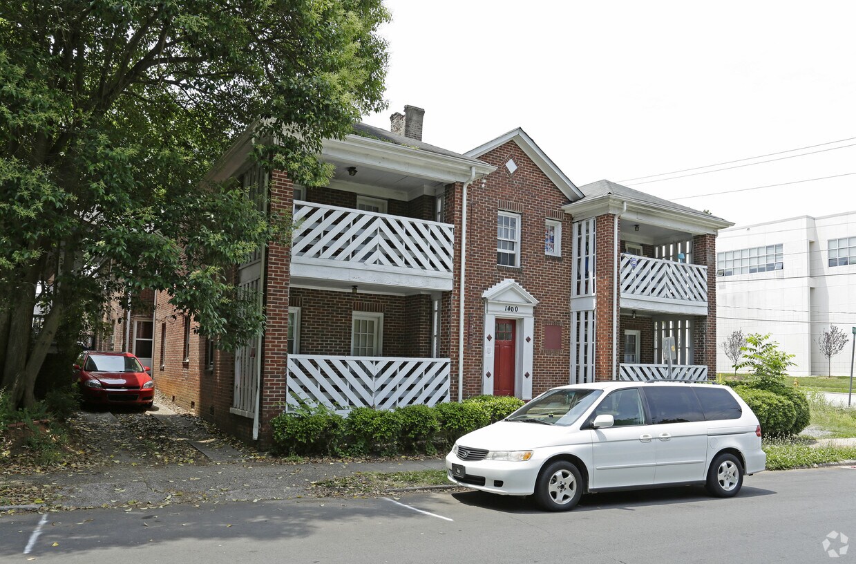 Building Photo - 1400 Park Dr