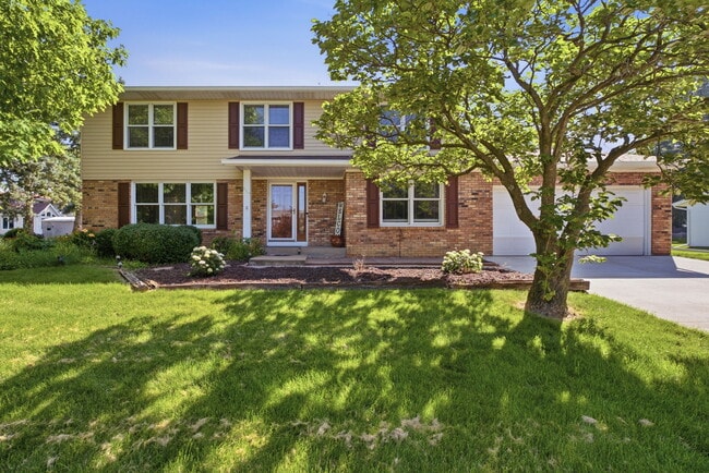 Building Photo - 4813 Surrey Ct