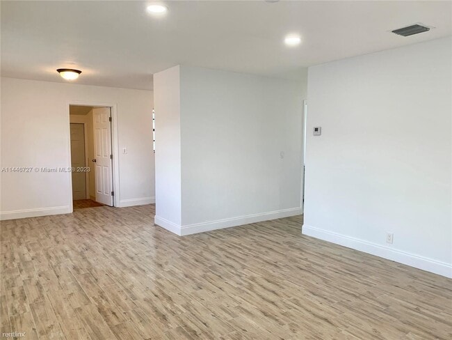 Building Photo - 3 br, 2 bath House - 6857 SW 21st St