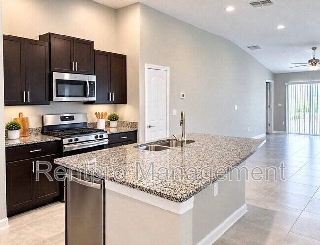 Foto del edificio - 15707 Fort Island Pl
