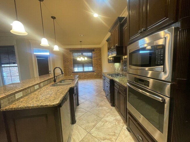 Building Photo - North Bossier Beauty in Tiburon Subdivision