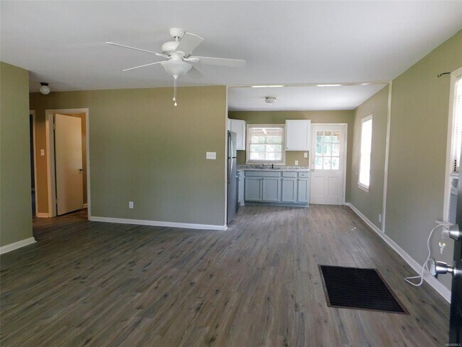 Building Photo - 1382 Hwy 31 N