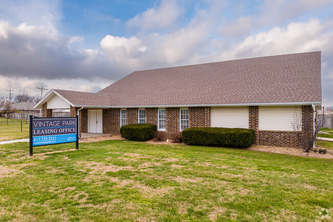 Leasing Office - Vintage Park