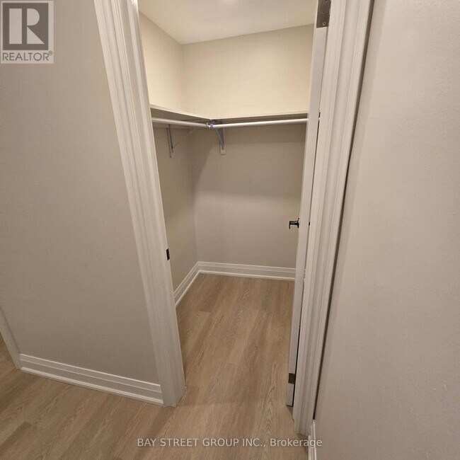 Photo du bâtiment - 129 Huntington Park Dr