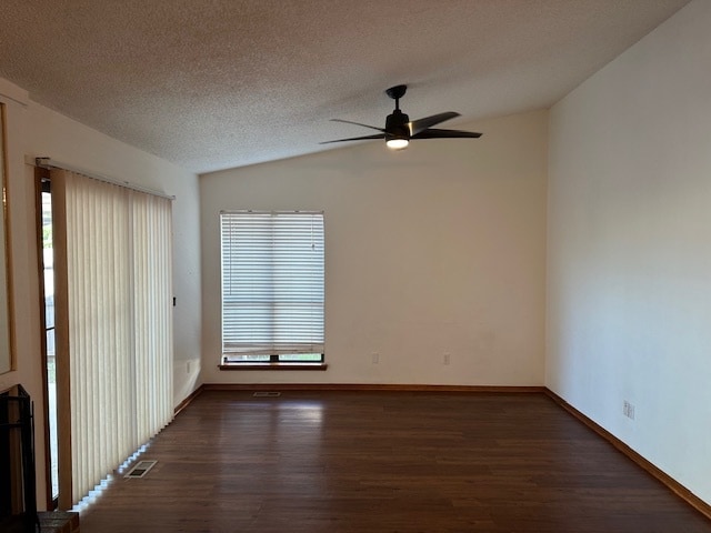 Building Photo - 13909 Fairhill Ave