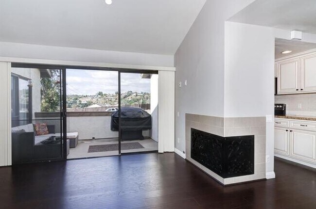 Building Photo - 3692 Avocado Village Ct