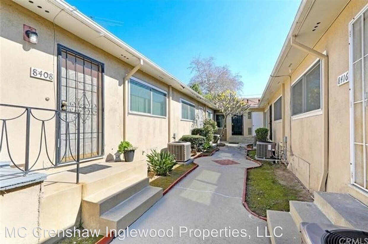 Primary Photo - 8400-8422 Crenshaw Dr
