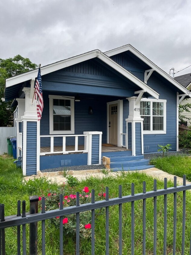 Foto principal - Furnished unit 2 blocks from the Alamodome.