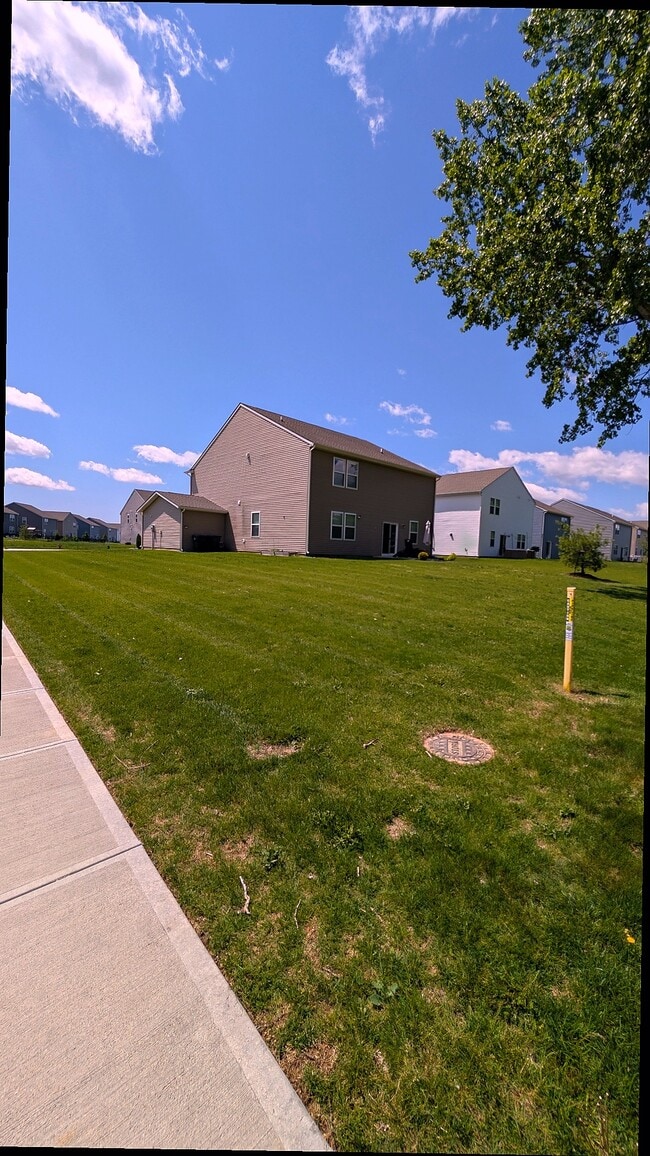 Foto del edificio - 9160 Larson Dr