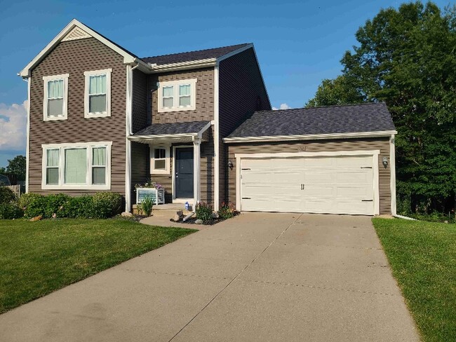 Building Photo - 717 Wild Flower Dr