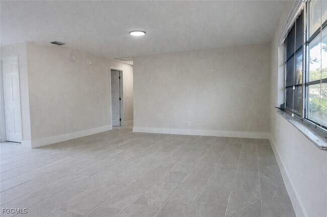 Foto del edificio - 768 Dellena Ln