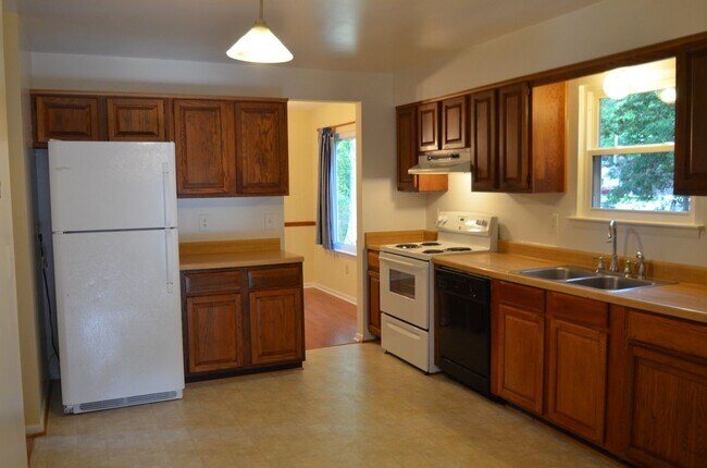 Foto del edificio - Spacious Yorktown Gem with New Flooring & ...