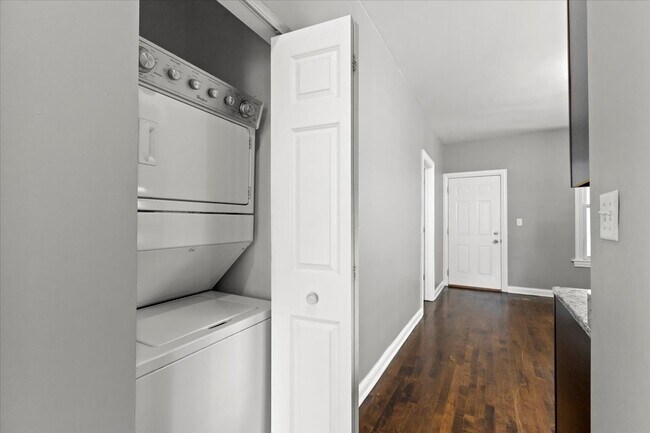 Foto del edificio - 5344 W Eddy St